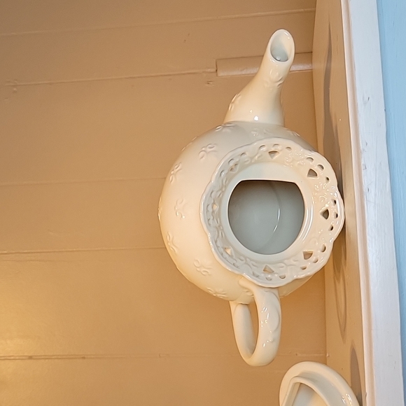 Skye McGhie Cream Lace Fine Porcelain Tea Service Set. - Picture 13 of 16